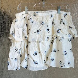 NWT Universal Thread Large White Floral Skirt